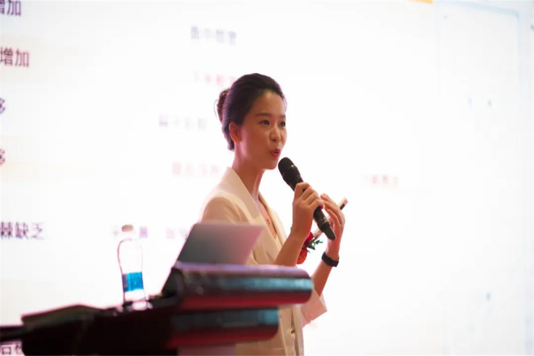 《醫(yī)療美容行業(yè)資深美學(xué)設(shè)計(jì)&面部年輕化實(shí)踐者》愛思特美容醫(yī)院許琴主任.jpg